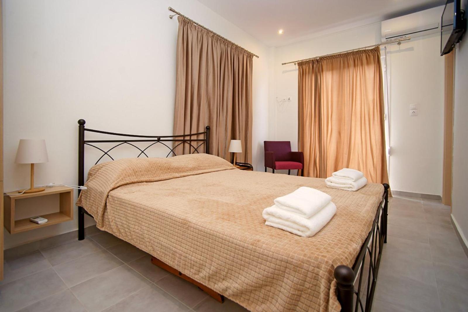 Karnagio Rooms Kyparissia Luaran gambar